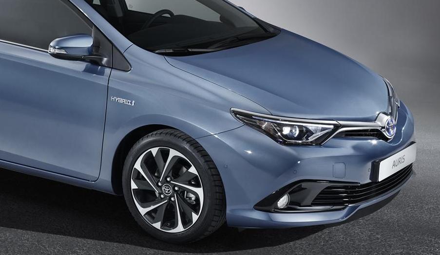 YEN� MAKYAJLI 2015 TOYOTA AUR�S RES�M GALER�S�